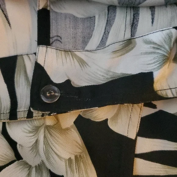 Tommy Bahama Silk Big Floral Pattern True Wrap Maxi Skirt Size 12 Black White - Picture 7 of 10
